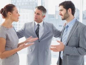 Quand l’organisation du travail crispe le dialogue : comment la médiation peut désamorcer le conflit