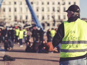 Quelles sont les astuces pour séduire le public en politique?